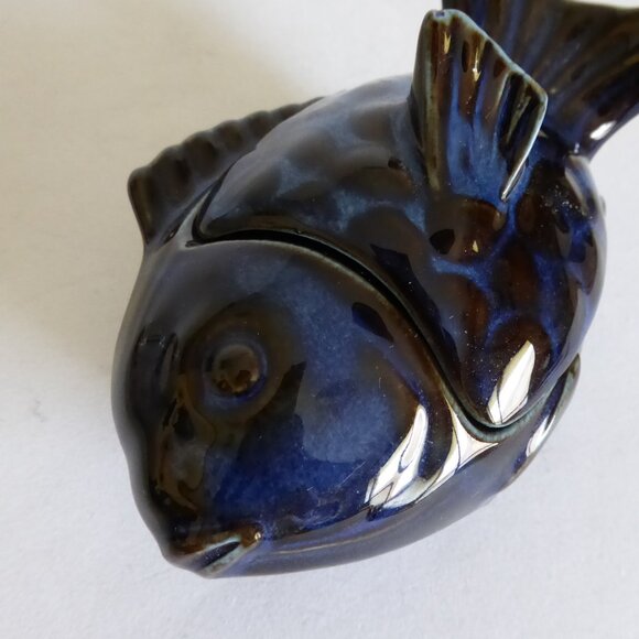 VINTAGE JAPAN JAPANESE HAND CRAFTED BLUE CERAMIC LIDDED KOI FISH SHAPED DISH - Picture 8 of 11